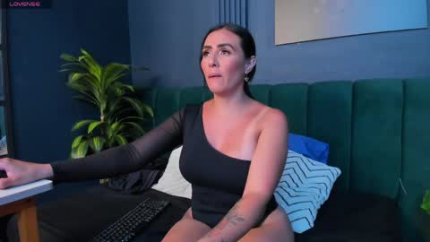 Scarlet Edwars online show from April 17, 9:50 pm