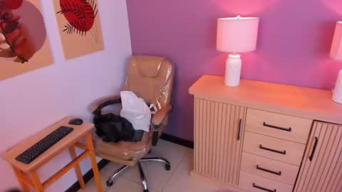 Scarlet Edwars online show from March 4, 12:12 pm