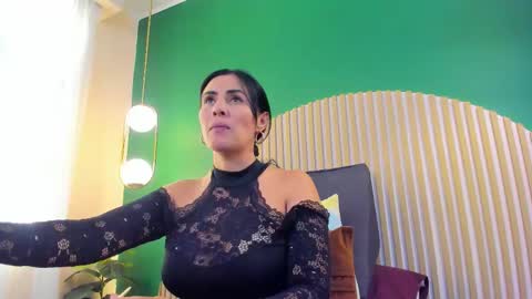 Scarlet Edwars online show from November 12, 9:35 pm