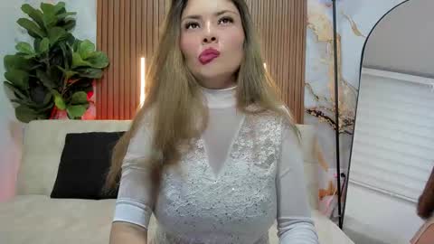 scarlett_raven_ online show from February 12, 11:28 pm