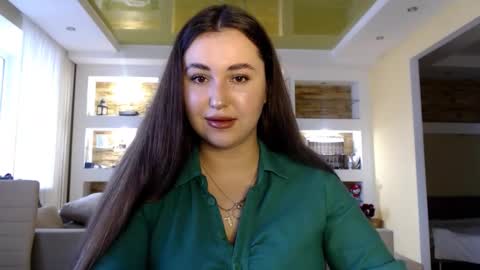 Elizabeth  online show from December 6, 10:05 am