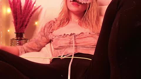 Anni online show from January 2, 9:43 am