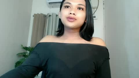 Deluxe online show from June 11, 11:01 pm