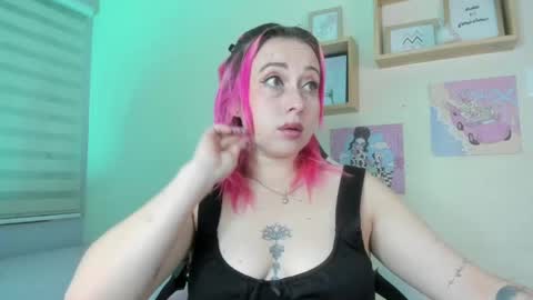 Yeyis  online show from May 5, 10:40 am