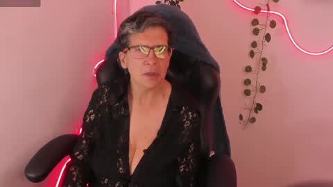 Selena online show from April 16, 11:21 am