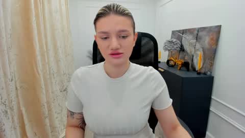 selenaemoore online show from May 30, 4:54 am