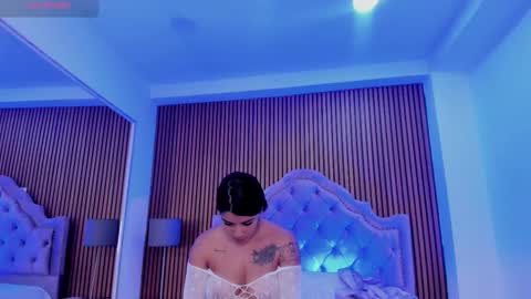 selenastonne online show from December 4, 8:53 pm