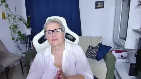 Selenna online show from April 14, 6:08 pm