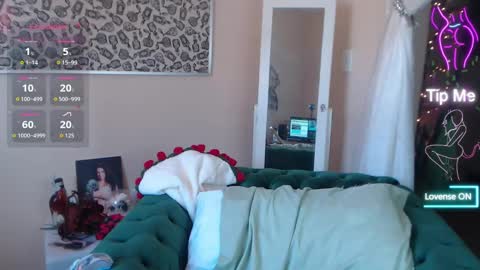 V online show from October 15, 7:49 pm