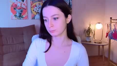 sensuallucy233 online show from November 19, 9:42 am