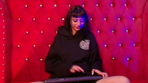 Seren  Follow me online show from March 11, 4:41 am