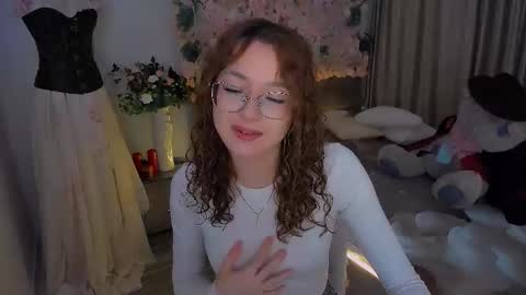 Ophelia online show from November 4, 4:12 pm