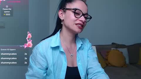 SereneSophi online show from February 11, 8:20 pm