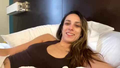 serenityroseee online show from May 26, 8:30 pm