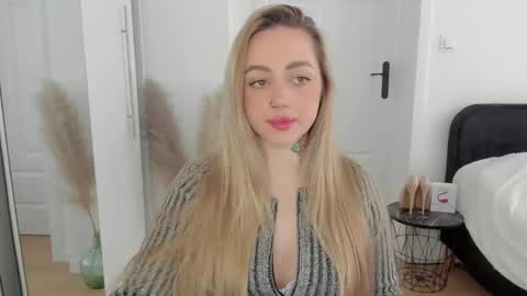 C o r a l i e online show from March 8, 7:35 am