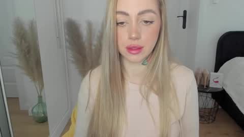 C o r a l i e online show from February 13, 8:59 am