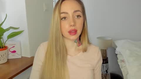 C o r a l i e online show from January 17, 2:28 pm