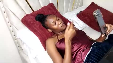 Nyla online show from April 18, 7:07 pm