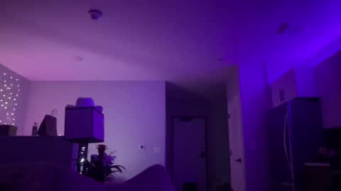 Ashley Love online show from February 2, 9:30 am