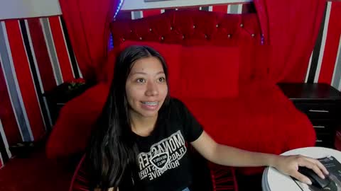 laura online show from February 8, 11:55 am