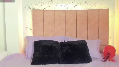 laura online show from September 15, 12:46 pm