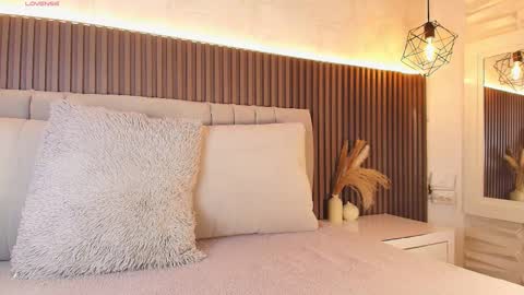 SHANON online show from December 4, 7:36 pm