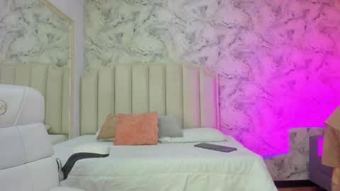 Shantal online show from February 2, 12:15 pm