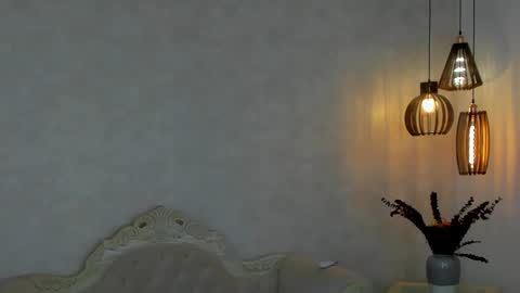 ShantallKnowles online show from February 13, 1:37 pm