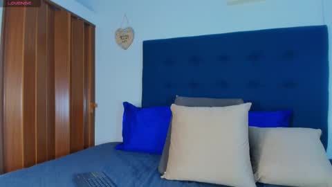 shantallvegga1 online show from September 13, 2:03 pm