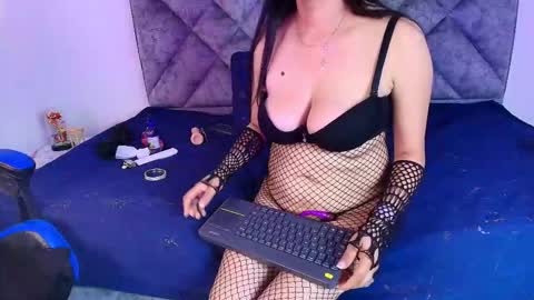 shantey online show from September 25, 5:11 pm