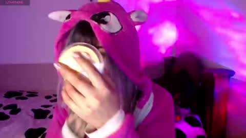 Shayla 3 online show from October 12, 4:37 am