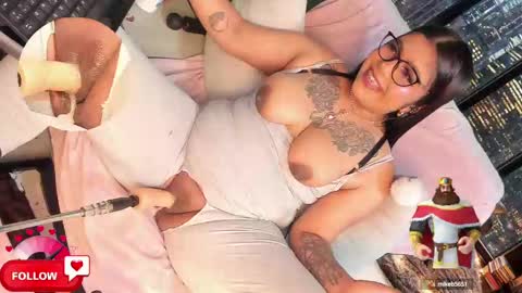 INDEPENDENT MODEL  ITS JUST YOU  ME online show from March 8, 5:14 am