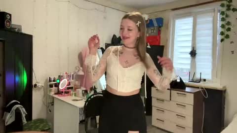 Elin online show from April 26, 3:43 pm