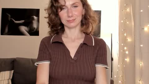 shesleepsnaked online show from February 12, 6:42 pm