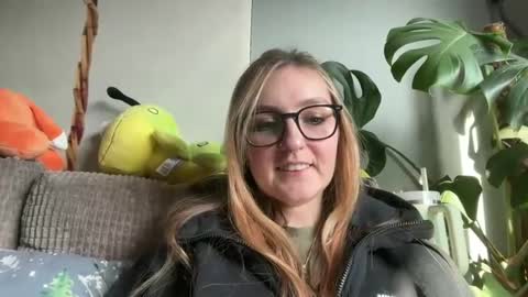 short sweetpea online show from March 8, 3:00 pm