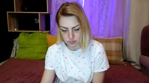 shy_girl80 online show from January 9, 8:46 pm