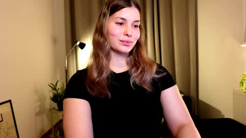 shy_nerd_babyy online show from January 13, 5:33 pm