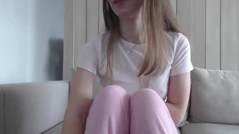 shy_schoolgirl_ online show from March 5, 9:05 am