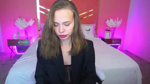 shyysiren online show from October 1, 6:40 am