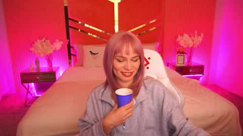 shyysiren online show from October 5, 7:35 am