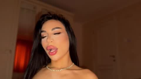 siennadevine online show from November 13, 1:43 pm