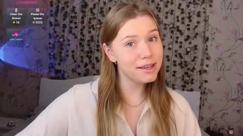 Chloe online show from October 23, 5:24 am