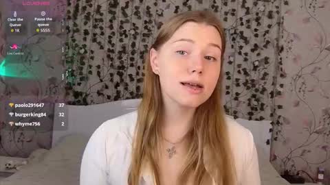 Chloe online show from October 22, 5:23 am