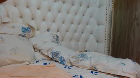 simply_eve1 online show from October 18, 3:31 am