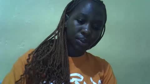 simplyloy33 online show from May 6, 1:42 am