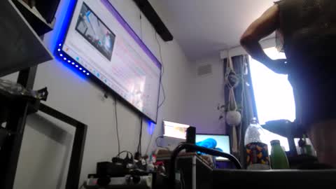 RESPONDS WELL TO ... online show from January 18, 2:52 am