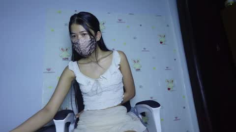 skinnythai4u online show from April 27, 12:46 pm