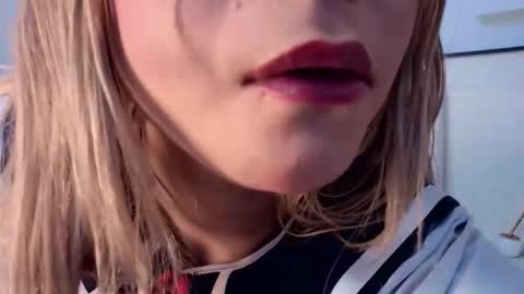 sky_johnson_ online show from February 23, 7:02 pm