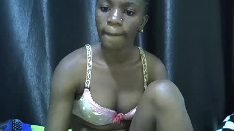 sky_shanie online show from April 12, 10:07 am