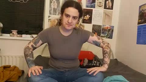SluttySuzie17 online show from April 30, 10:25 pm